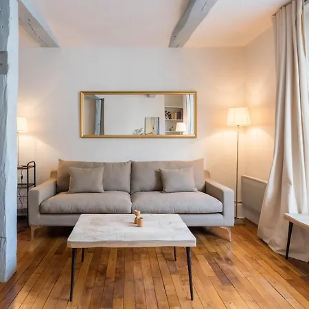 Private - Ile Saint Louis Paris