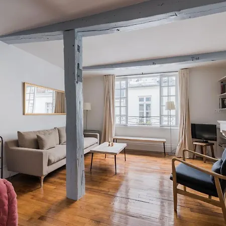 Private - Ile Saint Louis Apartment *